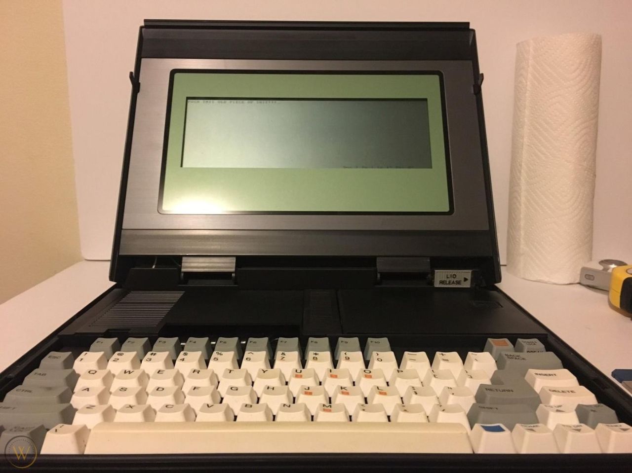 vintage-kaypro-2000-laptop-computer.jpg